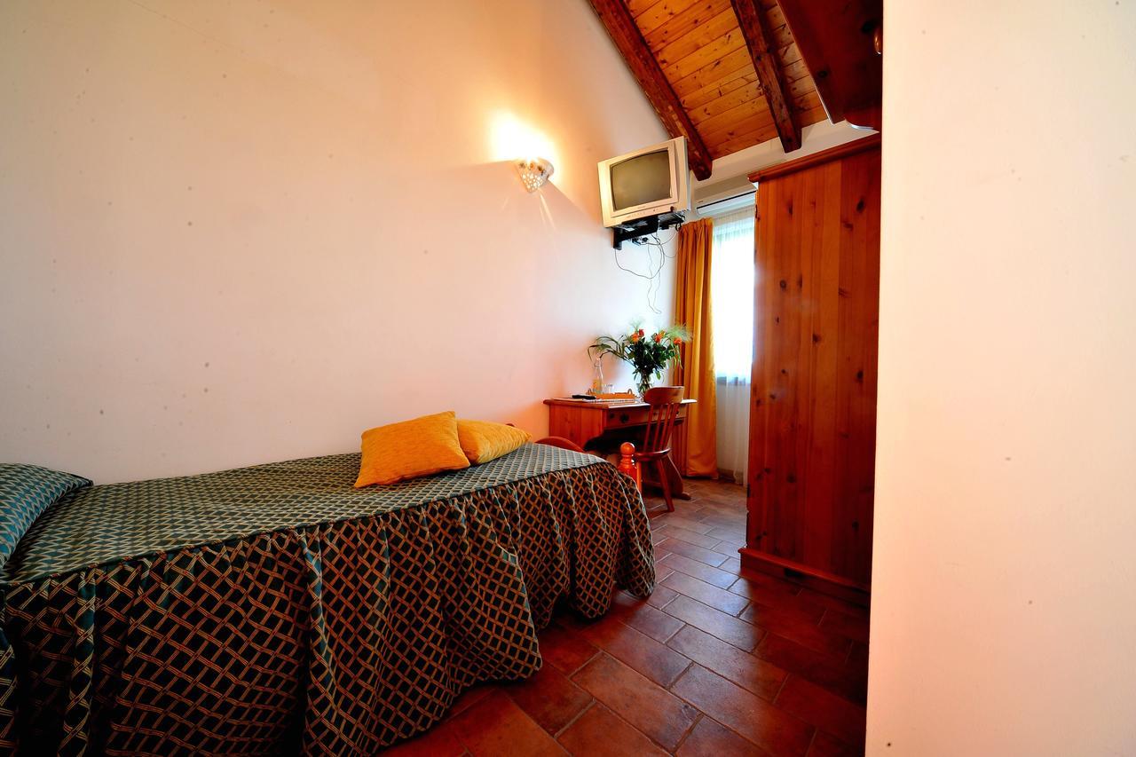 Agriturismo Le Oche Selvatiche Lauzacco ภายนอก รูปภาพ